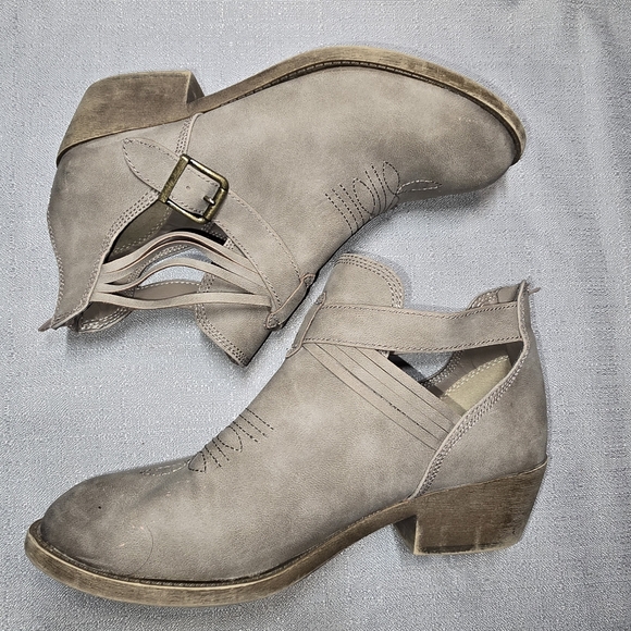 Maurices Western-look Booties Boots Strappy Ankle Bootie size 10 - Picture 4 of 12